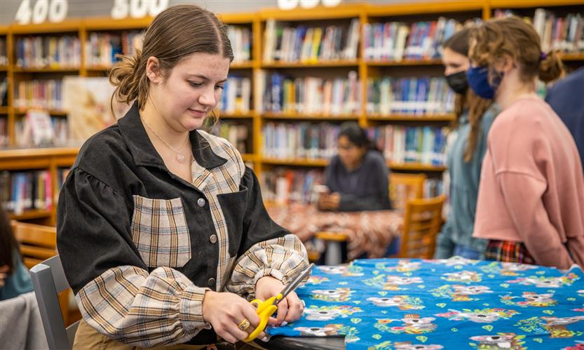 Students make blankets